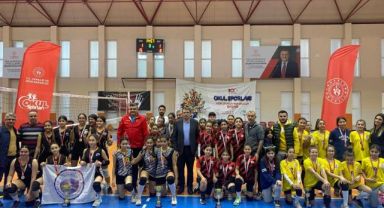 Okul sporları voleybol küçük erkek ve kız maçları sona erdi