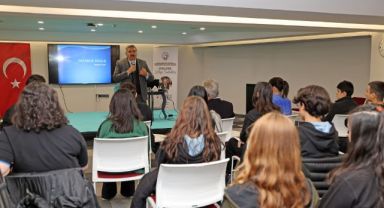 Talas'ın Yazar Okulu Seminerleri bir ayı doldurdu
