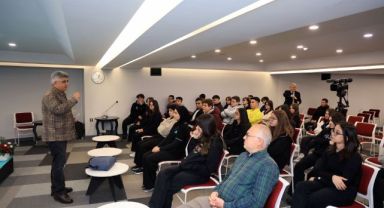 Talas'ın Yazar Okulu Seminerlerinde bu hafta konu romandı