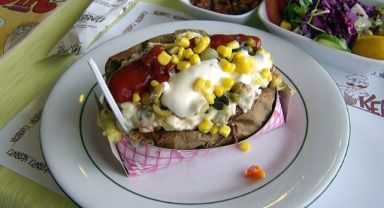 Yediği kumpirden zehirlenen kadın öldü: Örneklerden salmonella çıktı, işletme sahibi tutuklandı