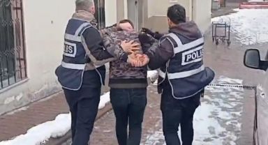 10 yıl hapisle aranan hükümlü, halıların arkasında yakalandı