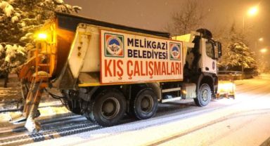 Başkan Palancıoğlu, karla mücadele için gece gündüz sahada