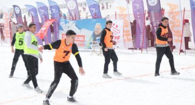 Erciyes'te, Kar Hentbol Şampiyonası düzenlendi