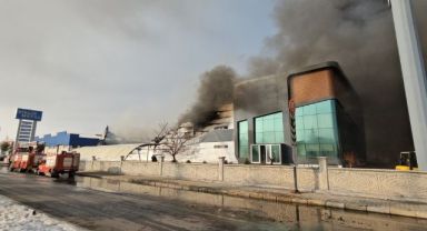 Fabrika yangınında annesi vefat eden kadın, tüm şüphelilerin dışarıda olmasına tepki gösterdi