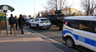 Husumetli gruplar arasında karakol çıkışında silahlı kavga: 4 yaralı