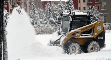 Kar yağdı, Talas'ta kış çalışmaları ekipleri yollara düştü
