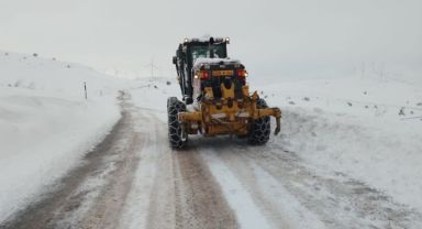 Kayseri'de kardan kapanan 91 mahalle yolu ulaşıma açıldı