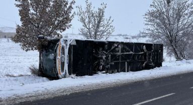 Kayseri Yolunda devrilen yolcu otobüsündeki 5 kişi yaralandı