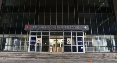 Van Büyükşehir Belediye Başkanı Abdullah Zeydan görevden uzaklaştırıldı yerine Van Valisi Balcı atandı