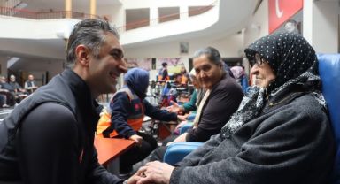 AFAD ekipleri yaşlıların yüzünü güldürdü