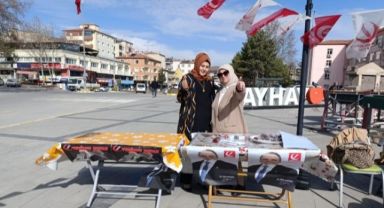 Ayşe Göncü, Yeniden Refah Partisi Yahyalı Kadın Kolları İlçe Başkanı ile Üye Kayıt Standı Açtı
