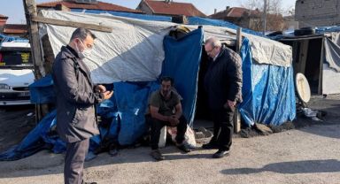Başkan Büyükkılıç, barakada yaşayan Dudu teyze ve oğluna sahip çıktı