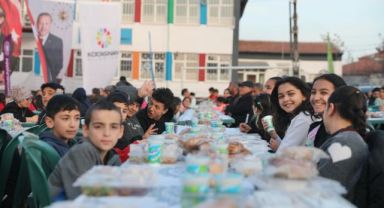 Başkan Çolakbayrakdar, Gazioğlu Ortaokulu Öğrencileriyle İftar Sofrasında Bir Araya Geldi