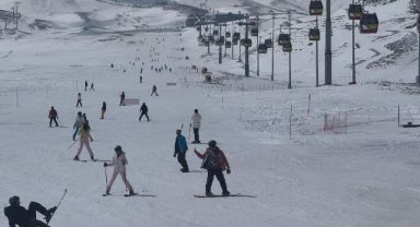 Erciyes'e kar yağdı, sezon uzadı