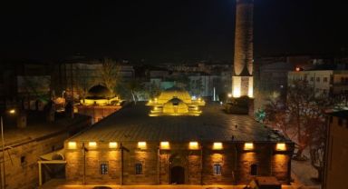 Kayseri Büyükşehir; Ramazan'da Camii Kebir'i ışıklandırdı