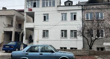 Kayseri'de 3 katlı binada yangın; 2 bebek dumandan etkilendi