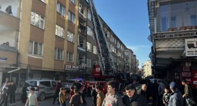 Kayseri'de evini ateşe verdi