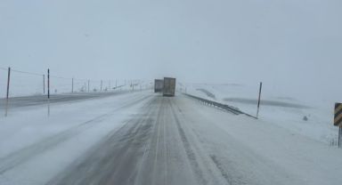 Kayseri - Gürün yolu ulaşıma kapandı
