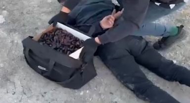 Kutudaki hurmalar arasından uyuşturucu çıktı; 5 gözaltı
