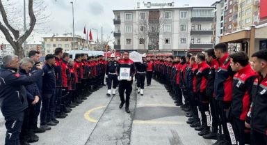 Şehit itfaiye eri düzenlenen törenle son yolculuğuna uğurlandı