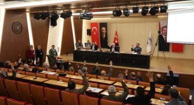 CHP'li meclis üyeleri bölündü, komisyonlarda sıfır çekti