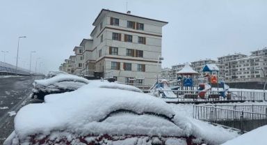 Nisan karı Kayseri'yi beyaza bürüdü