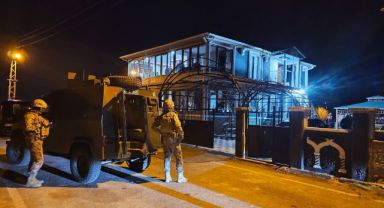 Polise silah gösteren şahsı yakalamak için operasyon düzenlendi