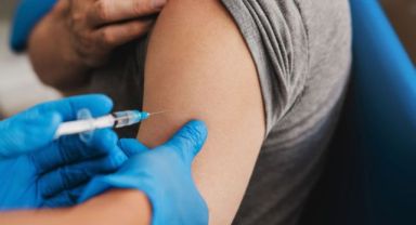 ABD, Covid aşılarına yeni bir uyarı ekleyecek: Genç erkeklerde kalp hasarı riski oluşturabilir