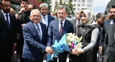 Bakan Yumaklı'dan Başkan Büyükkılıç'a 'tarım ve heyvancılık' teşekkürü
