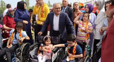 Başkan Büyükkılıç, engelliler için özel hizmetleri sıraladı
