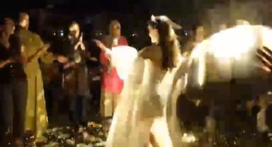 Disko topunun gelinin üstüne düştüğü anlar kameraya yansıdı