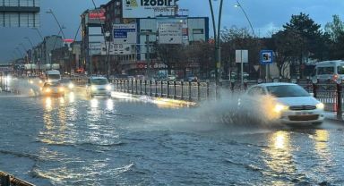 Sağanak yağış Kayseri'de hayatı olumsuz etkiledi