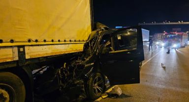 Ticari araç tıra arkadan çarptı: 1 ağır yaralı