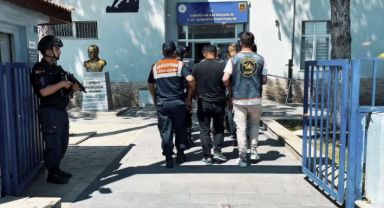 Açık alanda köpek dövüştüren şahıslara operasyon: 8 gözaltı