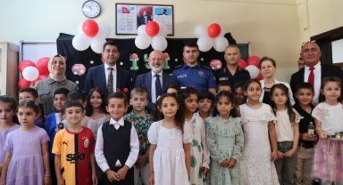 Başkan Çolakbayrakdar, öğrencilerin karne sevincine ortak oldu