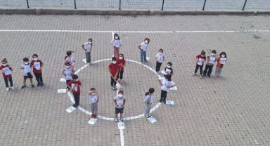 Hilal öğretmen eTwinning projeleri ile öğrencilerini hem eğlendirdi hem de eğitti