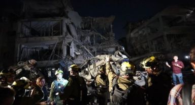 İran'dan misilleme! 9 bina tamamen yıkıldı