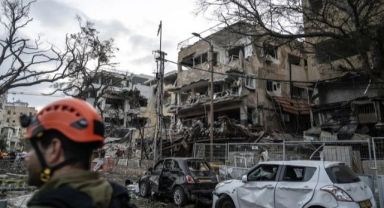 İran İsrail'e gece füze yağdırdı gün ağardı Tel Aviv ve çevresinde yıkım ortaya çıktı