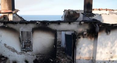 İzmir Seferihisar'da denize nazır lüks villalar yok oldu! Sahipleri son anda kurtuldu