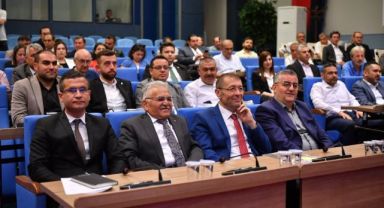 Kayseri’yi Geleceğe Hazırlayan Başkan Büyükkılıç, Kent Konseyi’nde projelerini anlattı