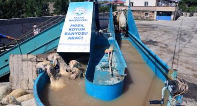 Talas Belediyesi’nden keneye karşı mobil banyoluk