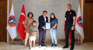 Vali Gökmen Çiçek, Şehit Polis Memuru İbrahim Birol’un Ailesine “Şehadet Belgesi”ni Takdim Etti