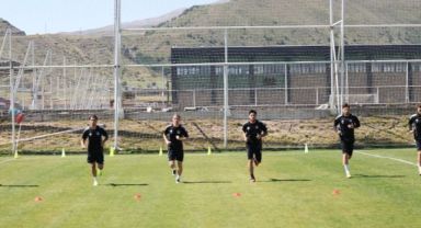 25 futbol takımı, yaz kampı için Erciyes'i tercih etti