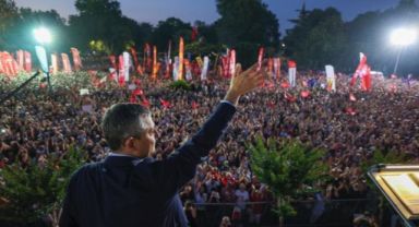 AKP Sözcüsü Ömer Çelik’ten Özgür Özel’e “Cunta Başkanı” Tepkisi
