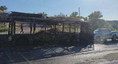 Alev alan halk otobüsü küle döndü
