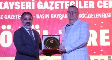 BAŞKAN BÜYÜKKILIÇ’A KAYSERİ BASININDAN TEŞEKKÜR PLAKETİ