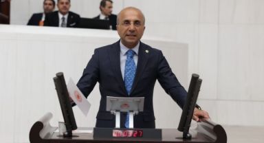 CHP’li Aşkın Genç'ten kuvvet komutanlarının yaş haddini 72'ye uzatan kanun teklifine tepki: “Doğrudan belli isimleri koruma amacıyla hazırlanmış adrese teslim bir siyasi mühendislik ürünü”