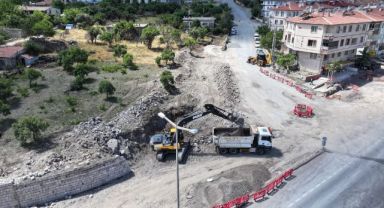 Erciyes Mahallesi’nde yol genişletme çalışmaları sürüyor