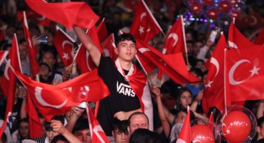 Kayseri'de 15 Temmuz'da vatandaşlar Cumhuriyet Meydanı'nı doldurdu