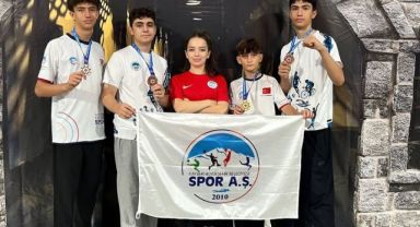 Kayserili minik Kick Boks sporcuları 4 madalya ile döndü